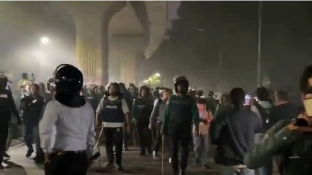 রণক্ষেত্র শাহবাগ: বিসিএস পরীক্ষার্থীদের ওপর সাউন্ড গ্রেনেড, ওসি ও ২৫ শিক্ষার্থী আহত